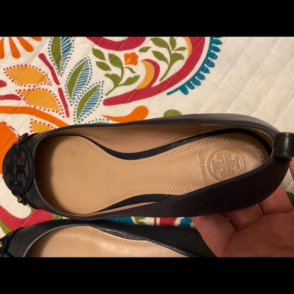 Tory Burch Navy Flats UEC - Picture 3 of 12